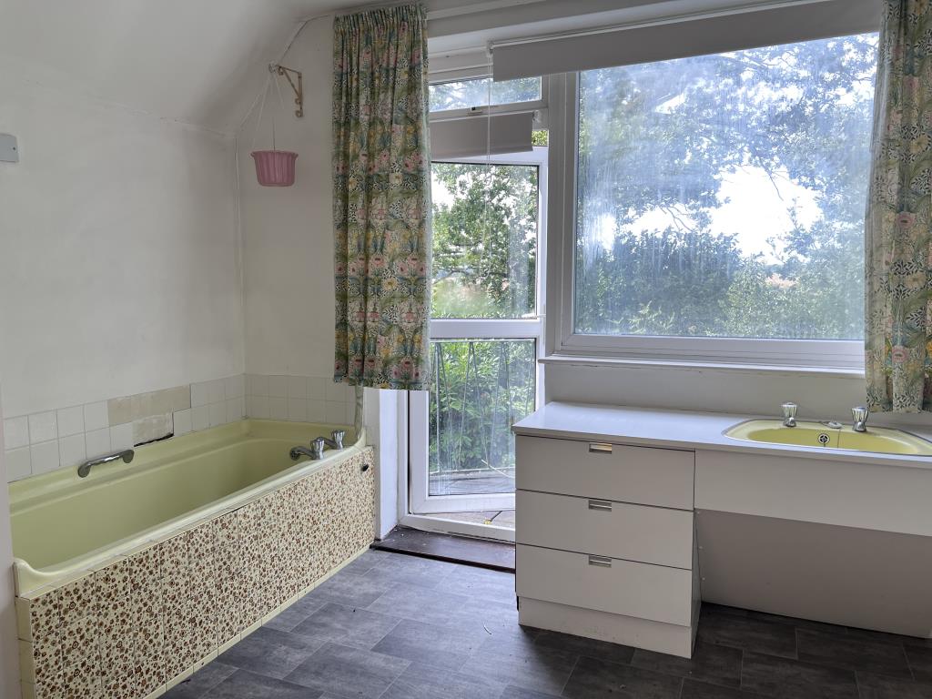 Lot: 2 - DETACHED THREE-BEDROOM HOME FOR IMPROVEMENT WITH COUNTRYSIDE VIEWS - En-suite to principal bedroom